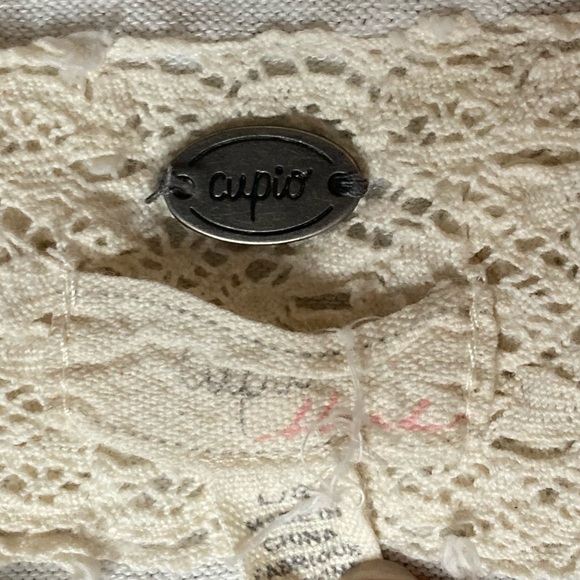 🖐 5 for $15 Cupio Off-white Flowy T-shirt - Picture 4 of 8